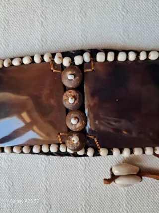 Cintura con tartaruga e perline