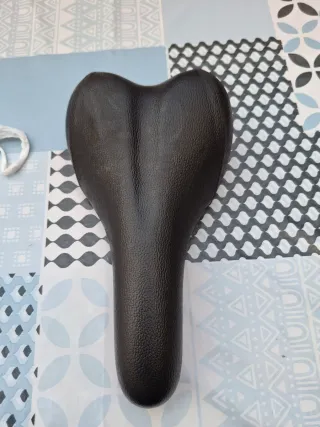 Sillín de bicicleta negro