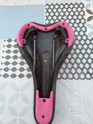 Sillín de bicicleta negro