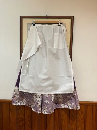 Traje morado y blanco hecho a medida