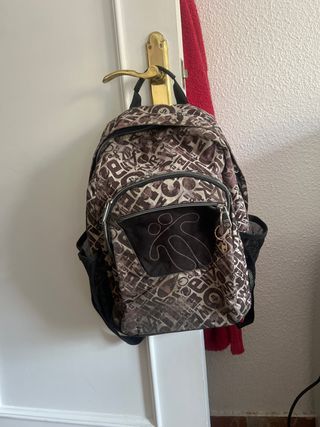 Mochila con estampado de letras