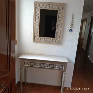 Mesita y espejo de entrada madera