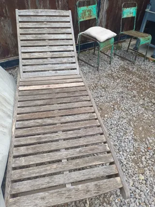 Tumbonas de madera y tela beige