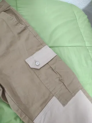Pantalón cargo beige tobillero