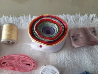 Lote Mercería Vintage: Hilos, Cremalleras y Flores