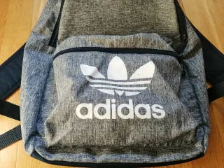 Mochila Adidas jaspeada gris y azul