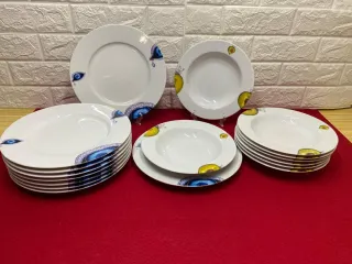 Set di 17 piatti piani e fondi di Salvador Dalí