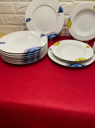 Set di 17 piatti piani e fondi di Salvador Dalí