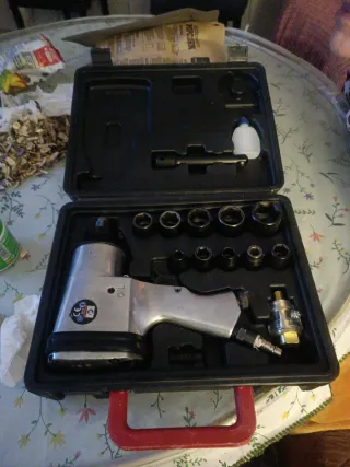 Pistola de impacto neumática y vasos