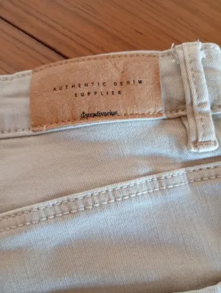 Pantaloni beige da donna