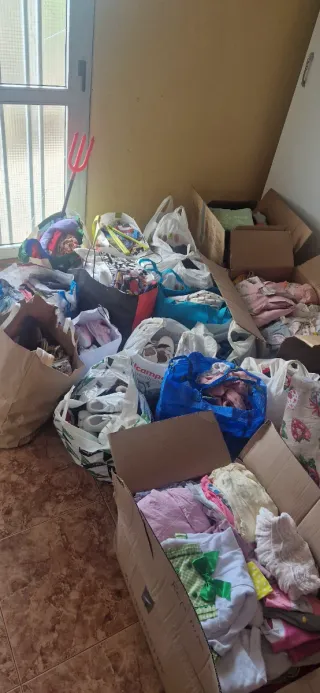 Lote Ropa y zapatos Niña y Niño todo 250€