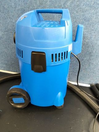 Aspirador Nilfisk Buddy II 18L 1200W seco/húmedo