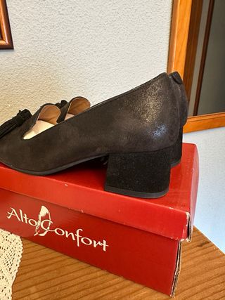 Zapatos negros con flecos