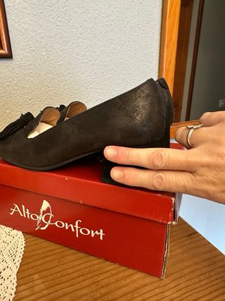 Zapatos negros con flecos