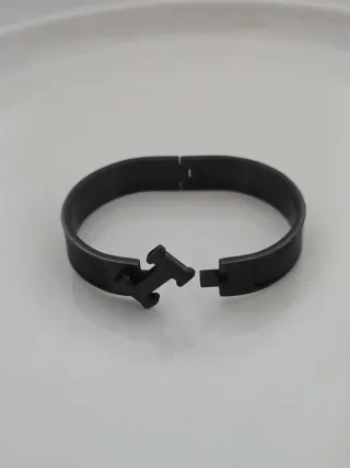 Bracciale rigido nero