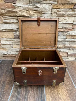 BOTIQUÍN ANTIGUO DE RENFE DE MADERA Y LATON