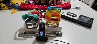 Xiaomi Mi Smart Band 4 con 16 correas.