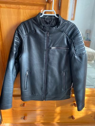 Chaqueta Cuero Pull&Bear Negra
