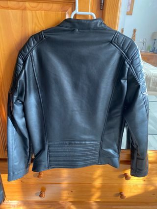 Chaqueta Cuero Pull&Bear Negra