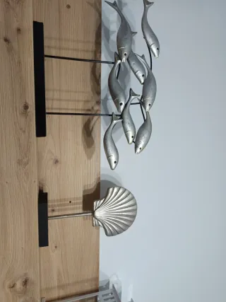 Decoración peces y concha metal madera