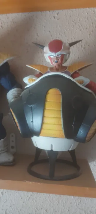 Figura Dragon Ball Freezer 1ª Forma más grande