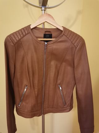 Cazadora camel cremallera manga larga