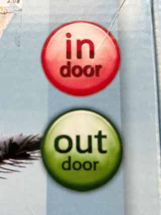 luces de Navidad árbol. velas luz cálida.