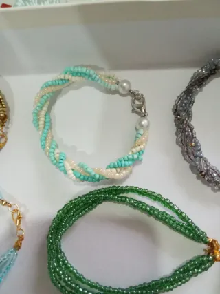 Pulseras de bisutería hechas a mano