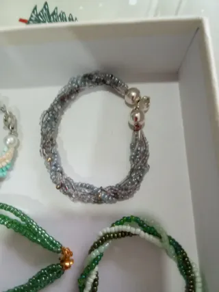 Pulseras de bisutería hechas a mano
