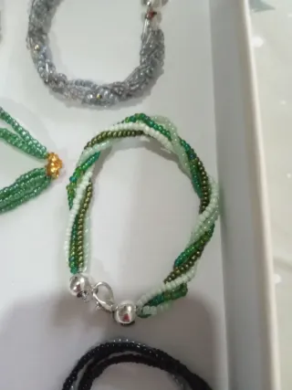 Pulseras de bisutería hechas a mano