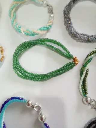 Pulseras de bisutería hechas a mano