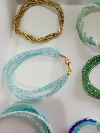Pulseras de bisutería hechas a mano