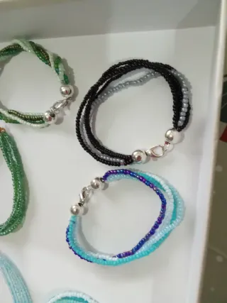 Pulseras de bisutería hechas a mano