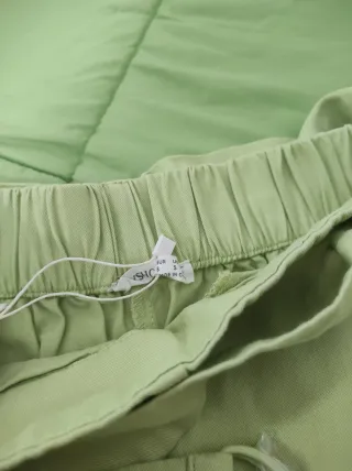 Pantalón Oysho verde