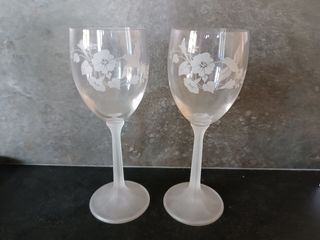 Coppia di calici per acqua/vino con incisione