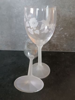 Coppia di calici per acqua/vino con incisione