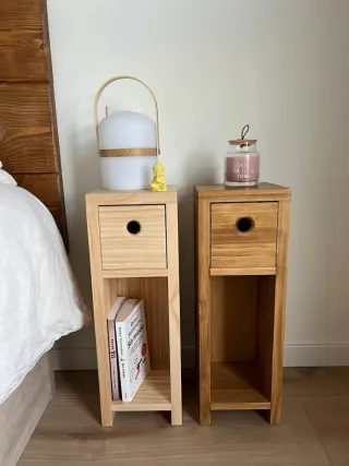 Mesita de noche rústica de madera hecha a mano