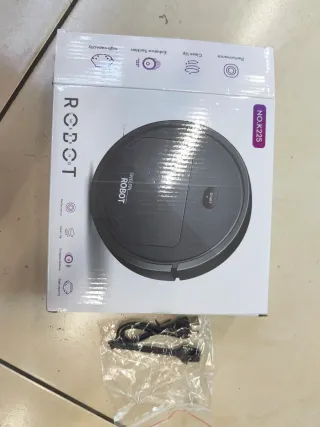 Robot aspirapolvere bianco