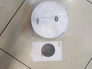 Robot aspirapolvere bianco