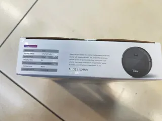 Robot aspirapolvere bianco