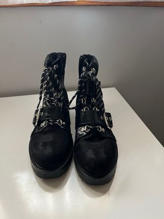 Botines moteros cordones negros talla 39