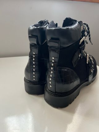 Botines moteros cordones negros talla 39