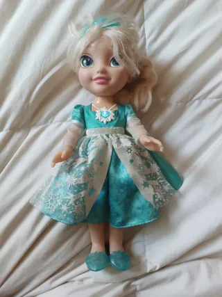 Muñeca Disney Elsa habla y canta.