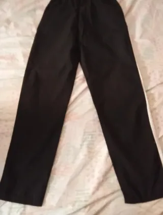 Pantaloni da donna neri con striscia bianca