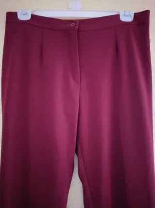 Pantalón burdeos