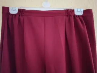 Pantalón burdeos