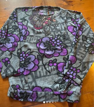 Maglia donna vintage grigia con fiori viola