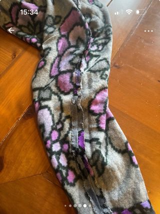 Maglia donna vintage grigia con fiori viola