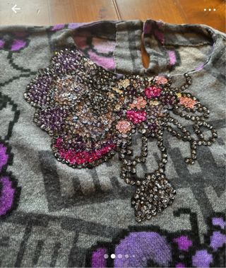 Maglia donna vintage grigia con fiori viola