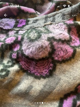 Maglia donna vintage grigia con fiori viola